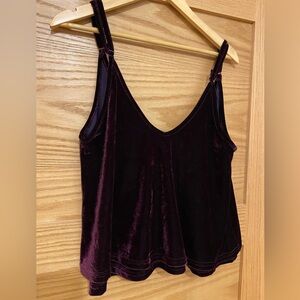 (20% off 3+!) Tobi purple velvet tank top - size medium